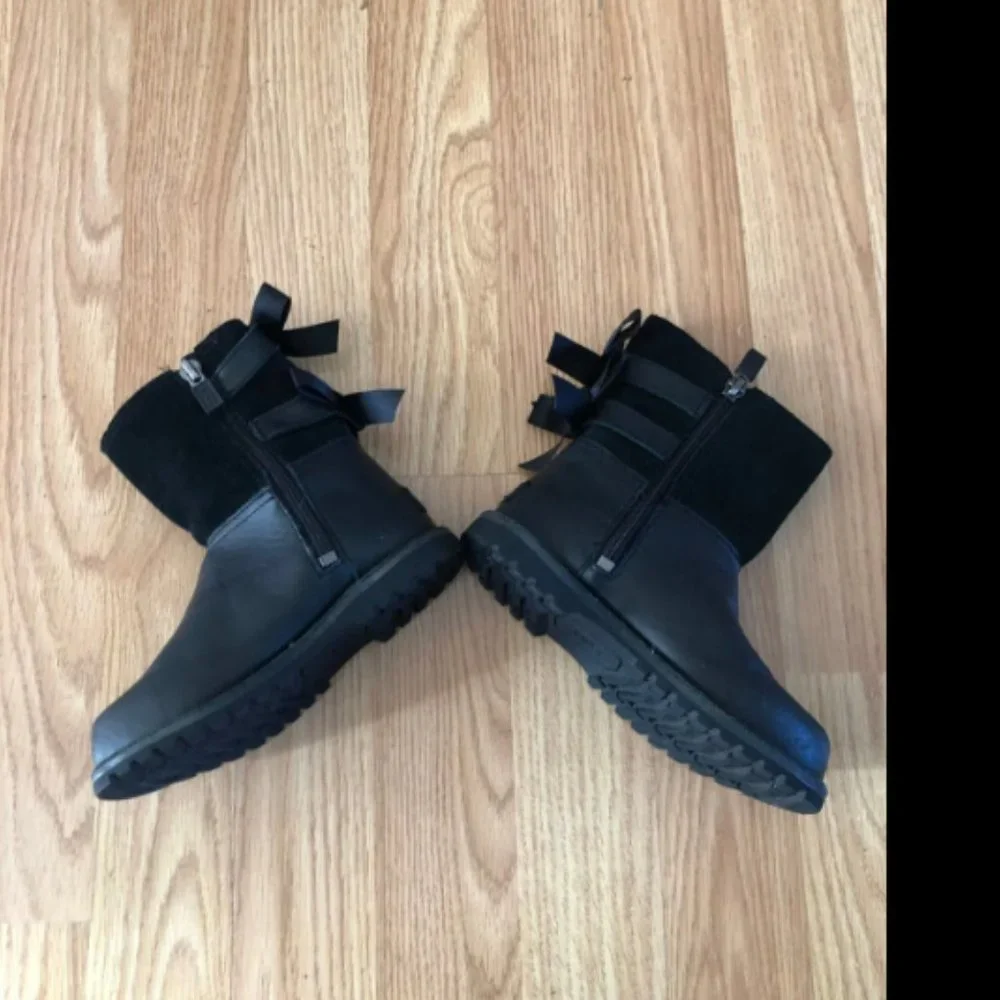 Ugg Girls Sz 9 Tara Bow Accent Boots